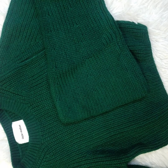 SOLD // TOBI Green Bell Sleeve Sweater Crop Top - Picture 4 of 4